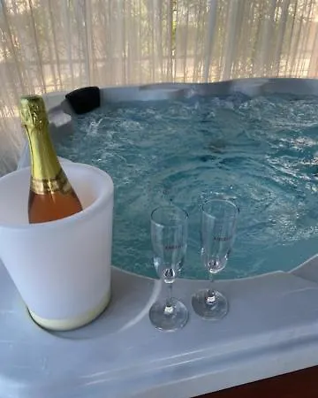 Philhouse, Jacuzzi Seaview & Bbq Appartement *